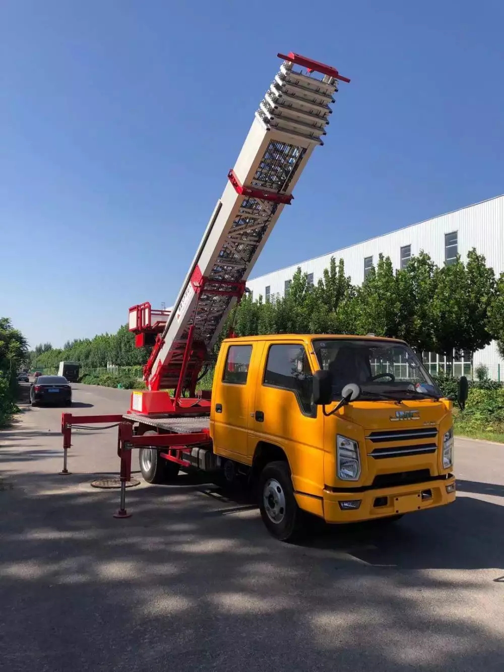 随州附近的云梯车出租服务：轻松解决高空作业需求