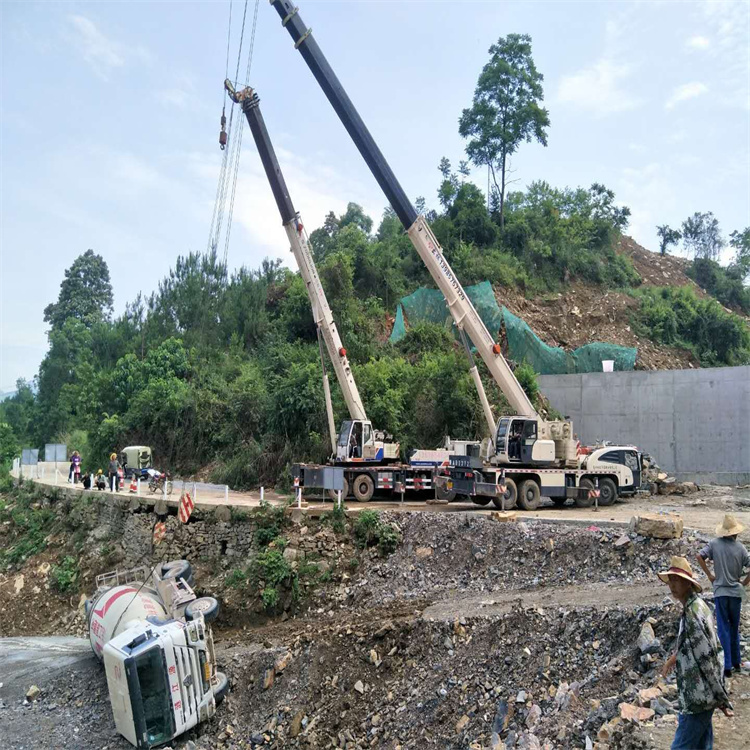 随州汽车掉沟里叫吊车救援要多少钱