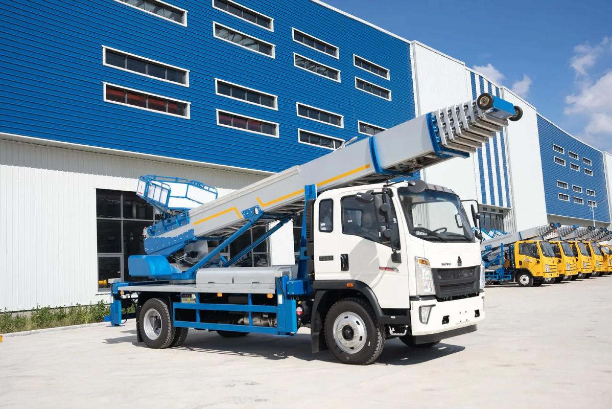 随州出租云梯车高空作业车 建筑垃圾搬运